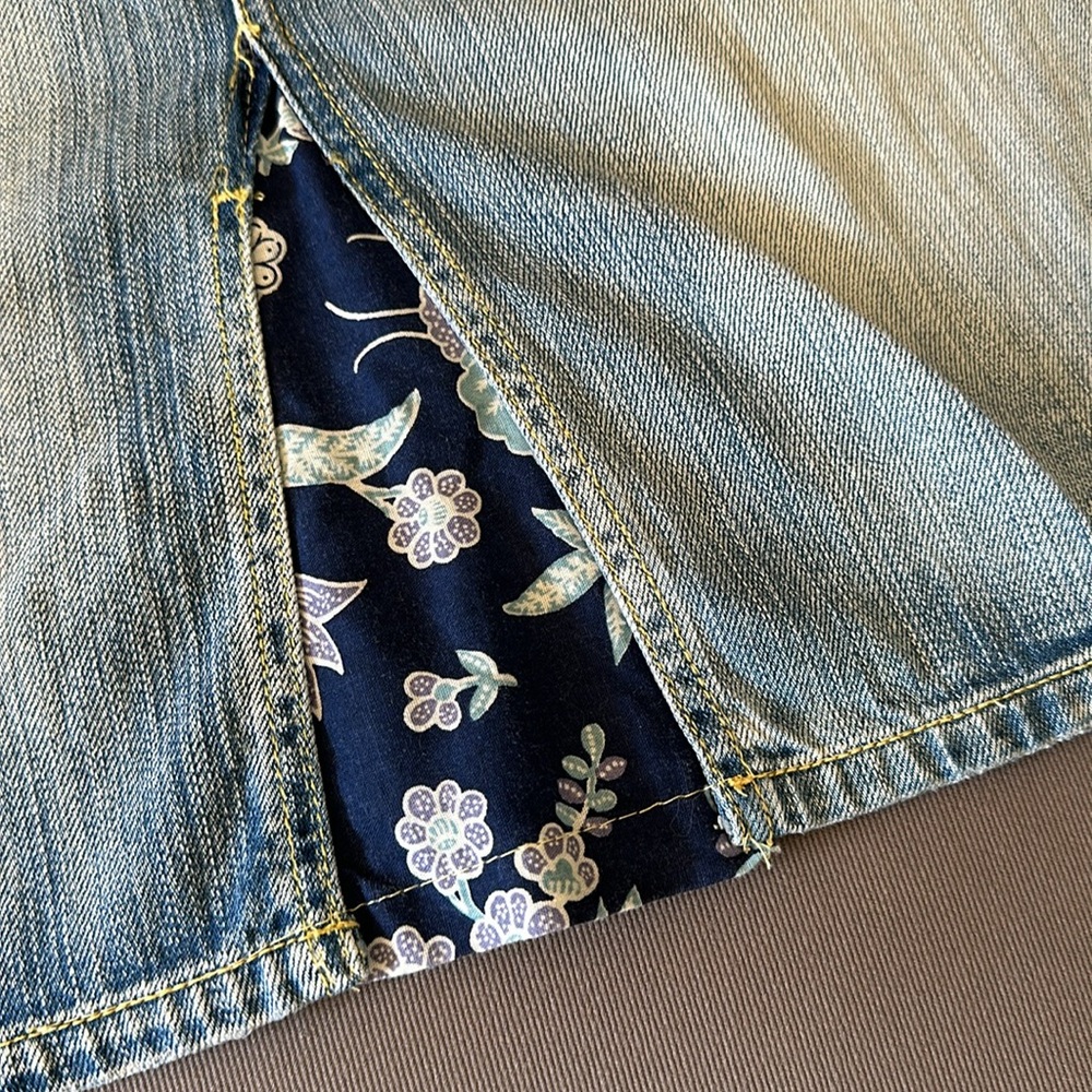 Y2K London Jean denim skirt front and back pockets size 4 light blue wash. - Picture 2 of 7